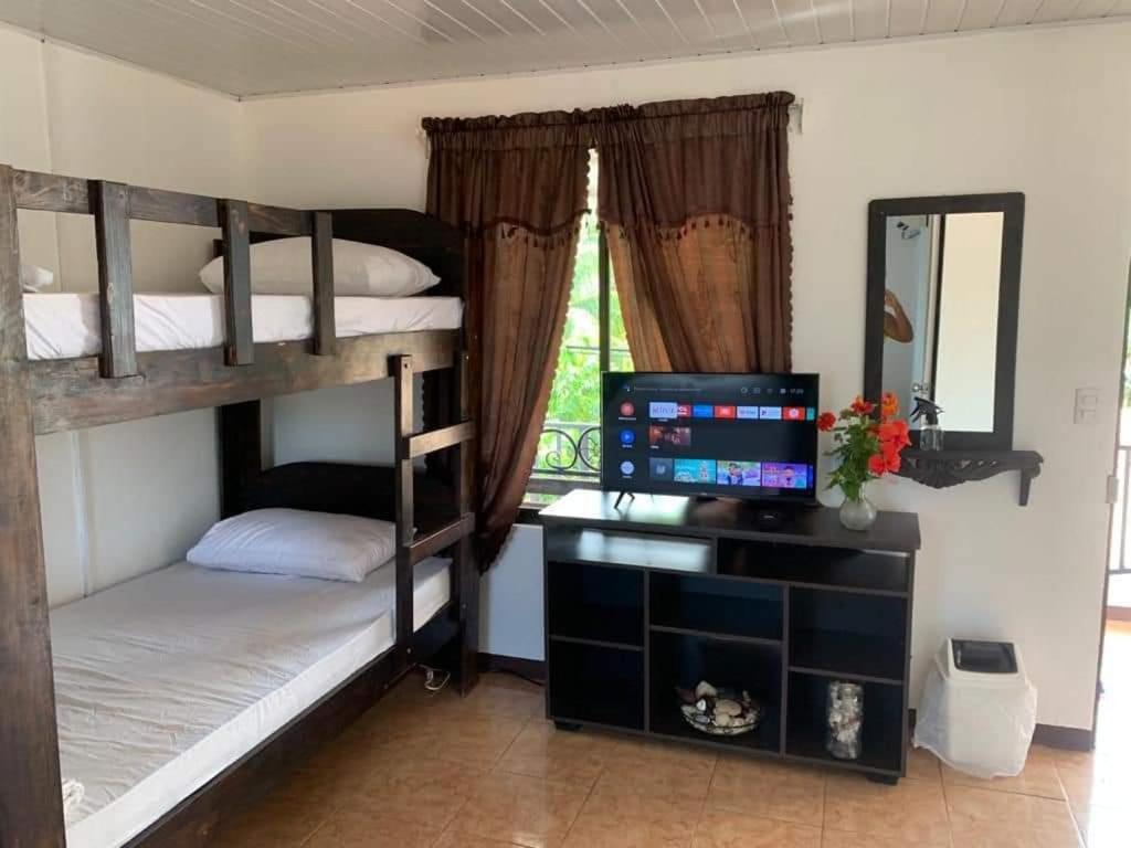Cabinas Playa Bandera Aparthotel Парита Екстериор снимка